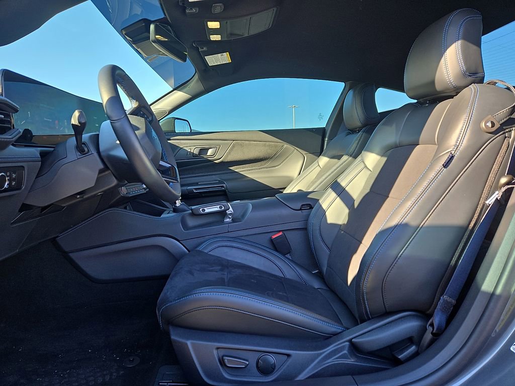 Used 2025 Ford Mustang Dark Horse image 12