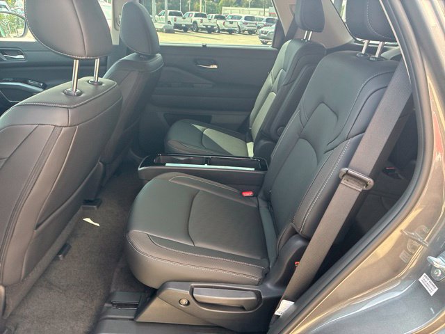 New 2026 Nissan Pathfinder SL w/ SL Premium Package FWD image 9