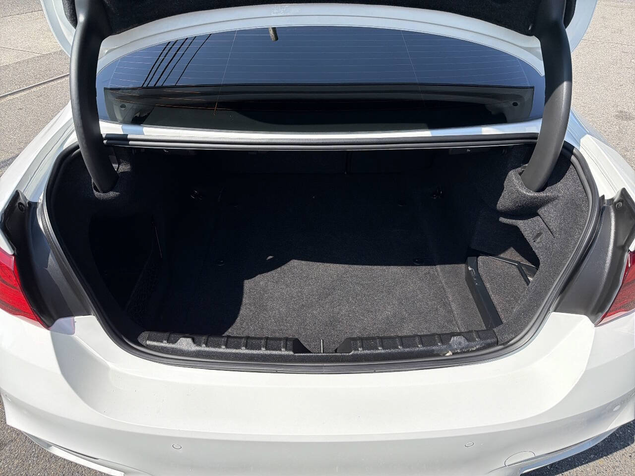 Used 2018 BMW M4 Coupe w/ Competition Package RWD image 7
