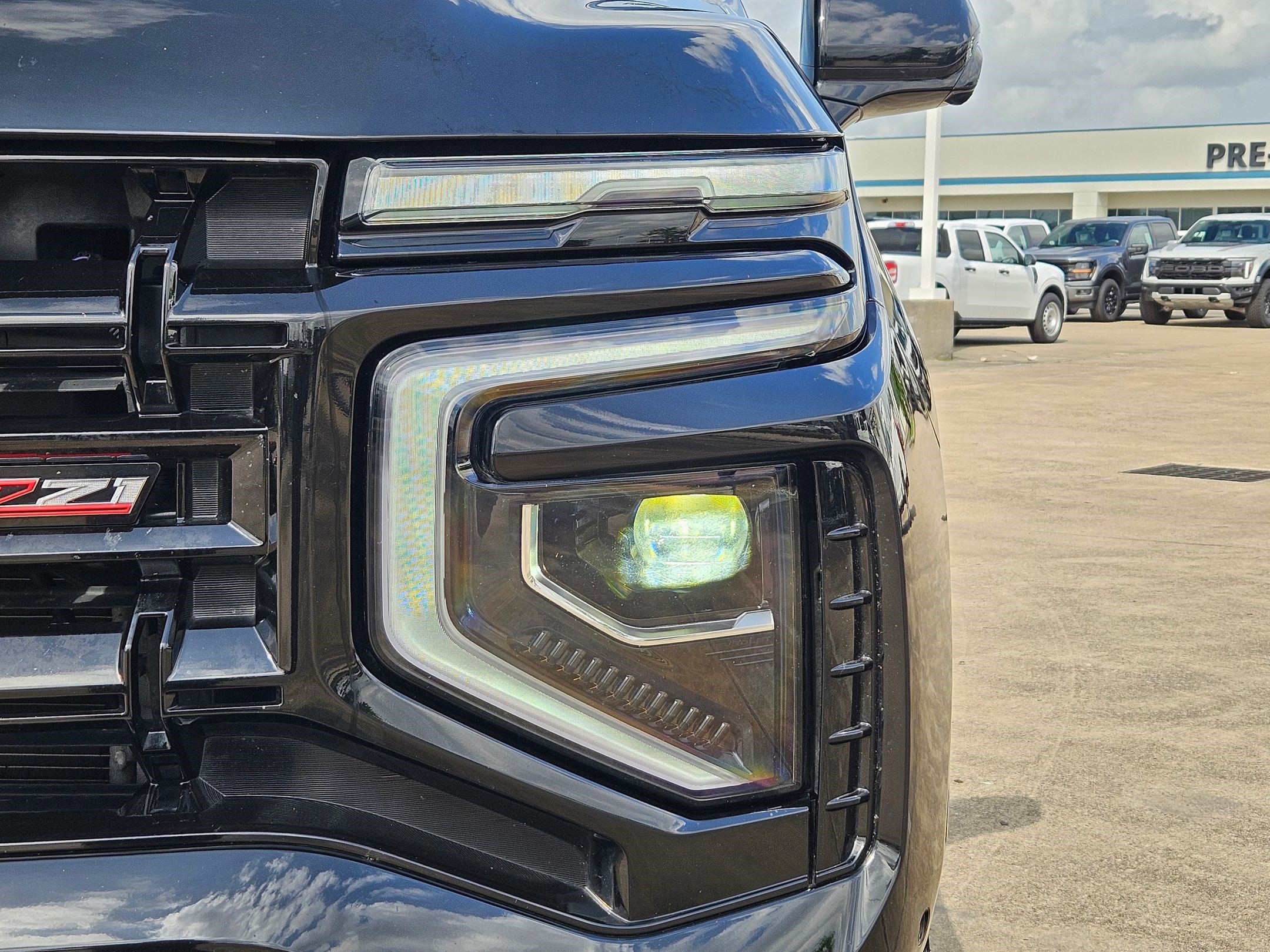 Used 2025 Chevrolet Suburban Z71 AWD/4WD image 12