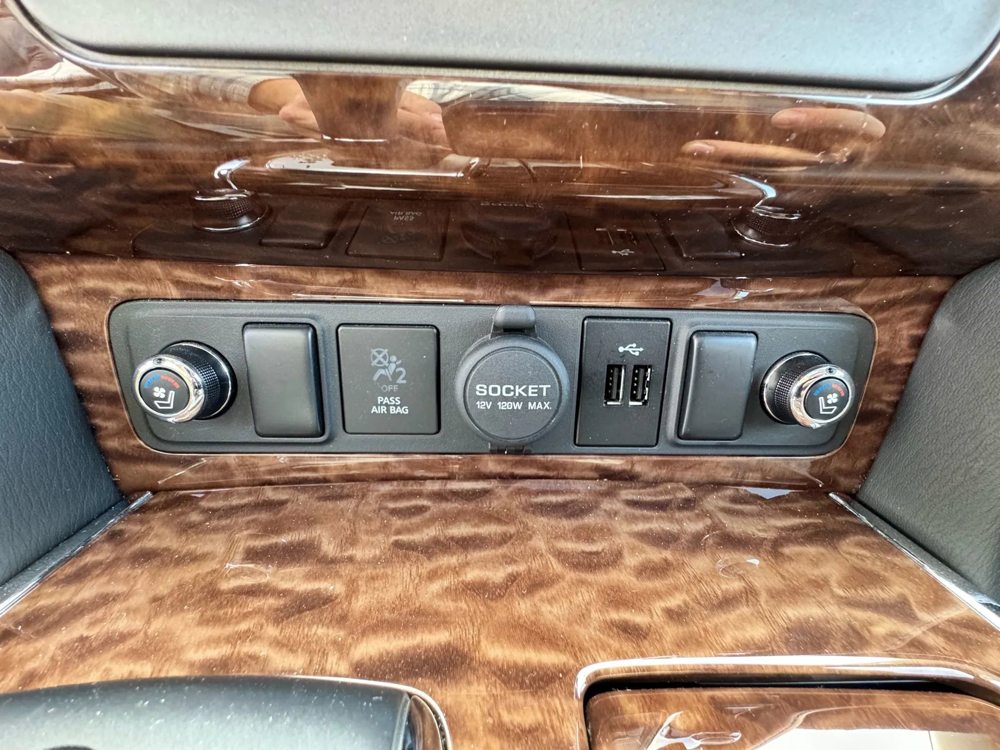 Used 2020 Nissan Armada Platinum w/ Captain's Chairs Package image 40