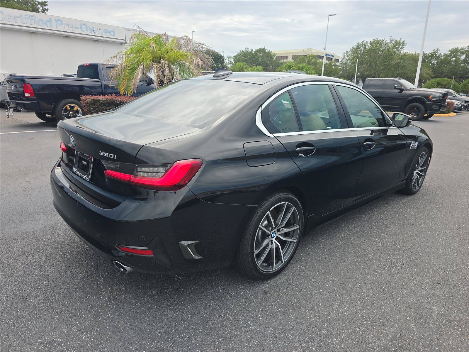 Used 2020 BMW 330i Sedan w/ Convenience Package RWD image 3