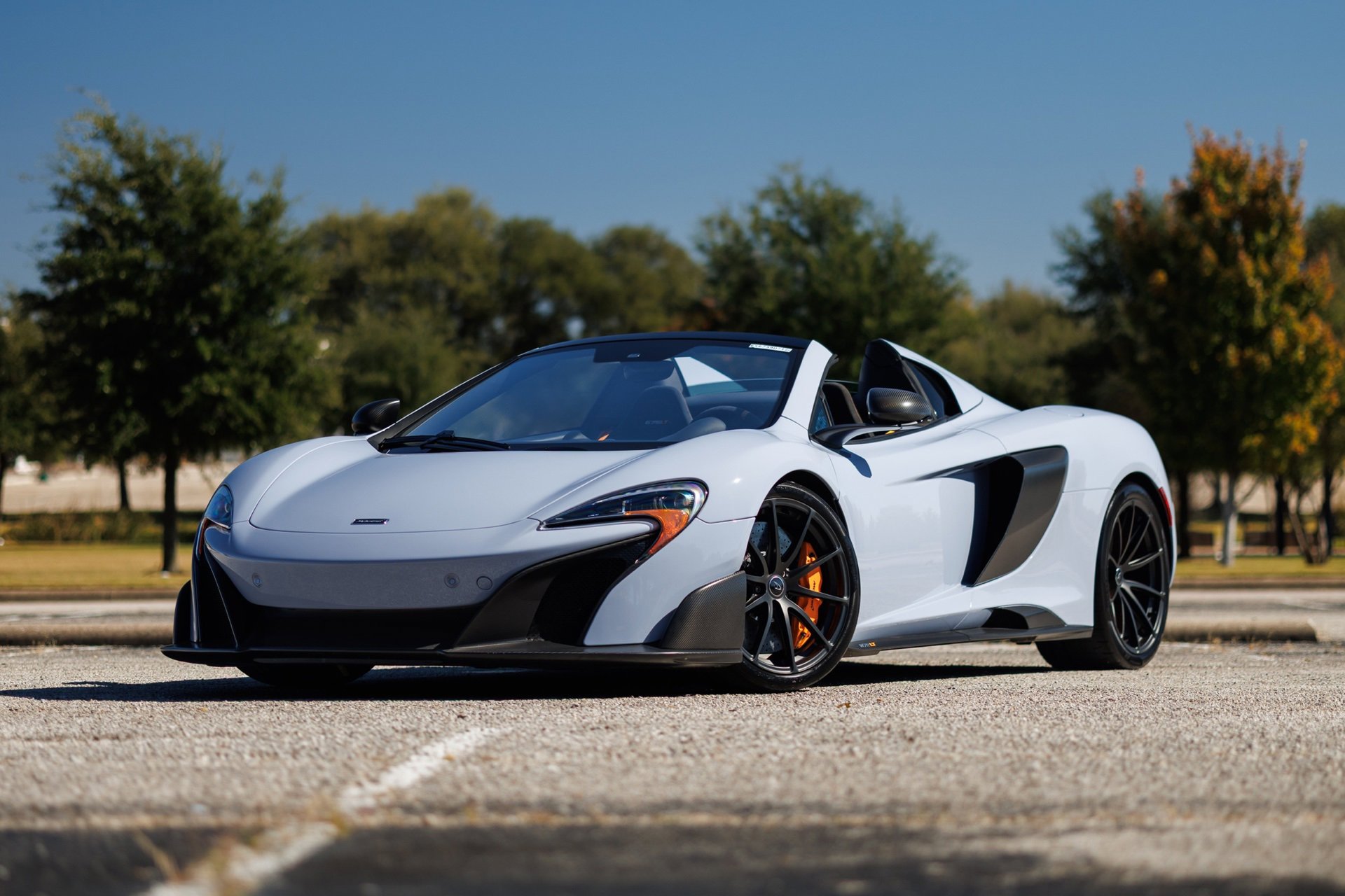 Used 2016 McLaren 675LT Spider image 2