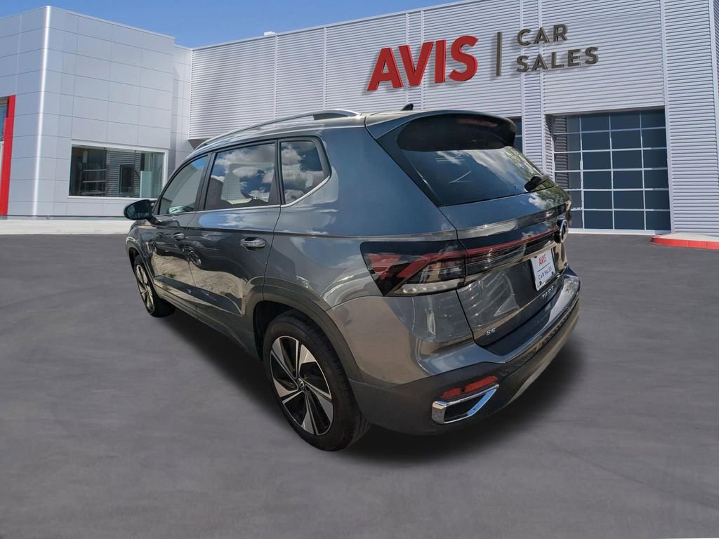 Used 2025 Volkswagen Taos SE AWD/4WD image 9