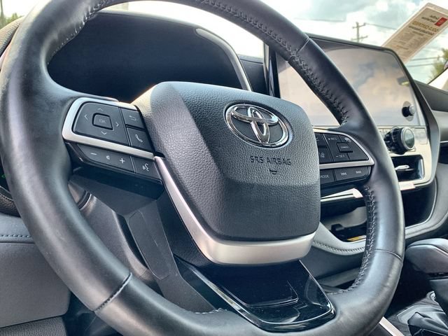 Used 2024 Toyota Highlander Limited AWD/4WD image 19