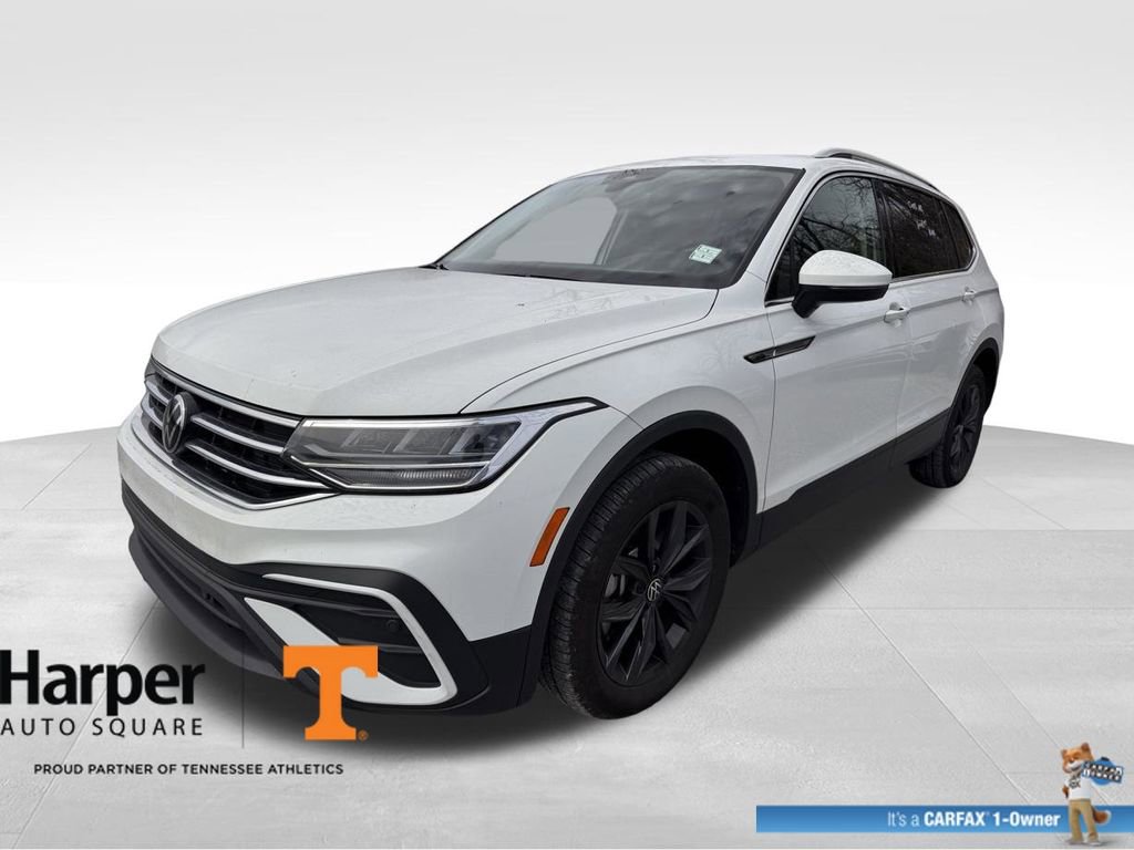 Used 2024 Volkswagen Tiguan SE w/ Panoramic Sunroof Package