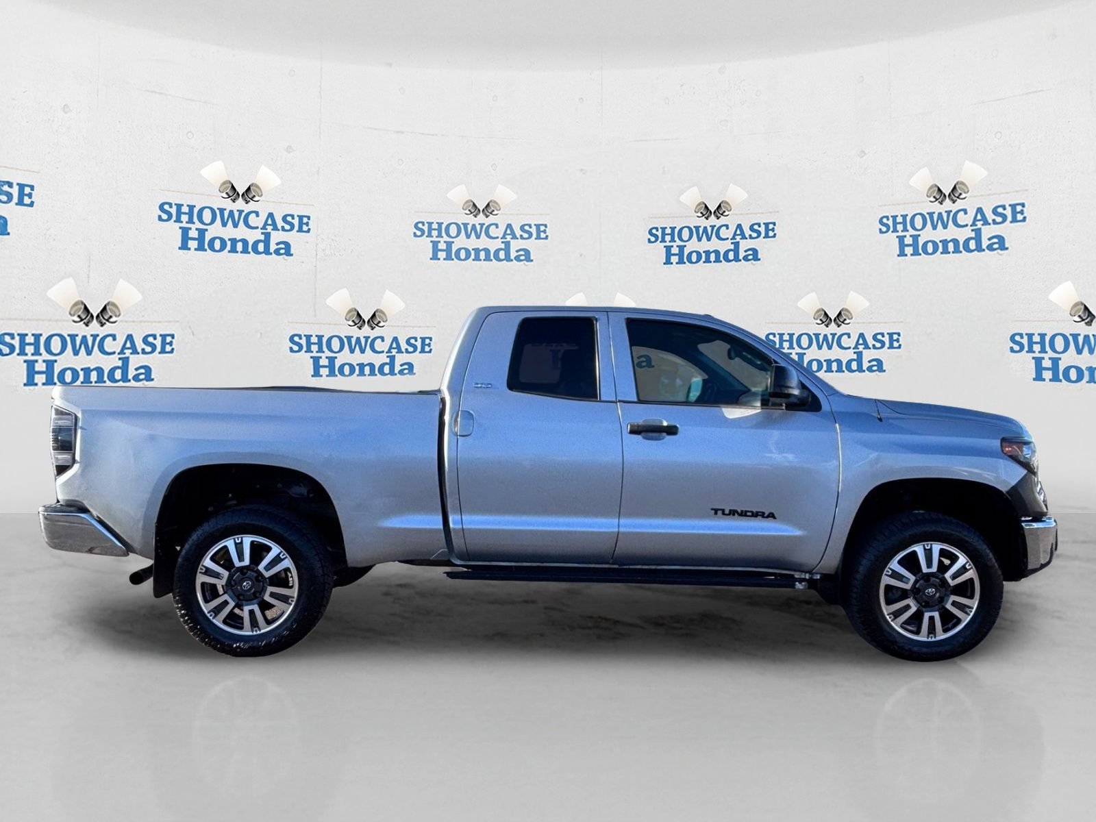 Used 2015 Toyota Tundra SR5 w/ SR5 Upgrade Package RWD image 9