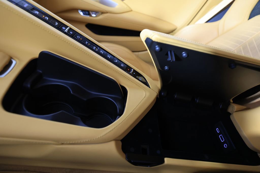 Used 2022 Chevrolet Corvette Stingray Premium Cpe w/ Z51 Performance Package image 37