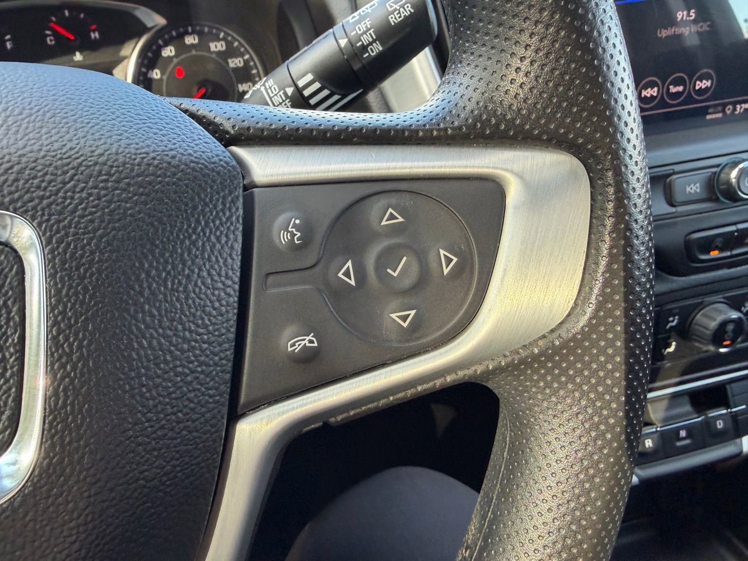 Used 2024 GMC Terrain SLE w/ Driver Convenience Package image 15