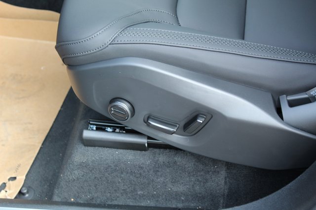 New 2026 Volvo XC90 B6 Plus w/ Protection Package Premier image 13