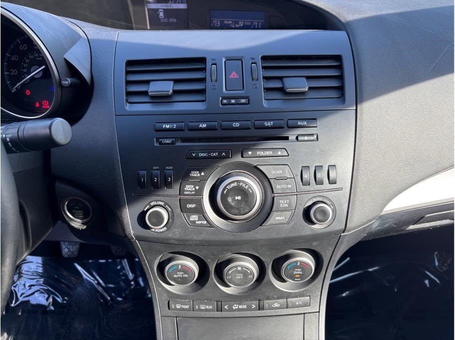 Used 2013 MAZDA MAZDA3 i Touring image 15