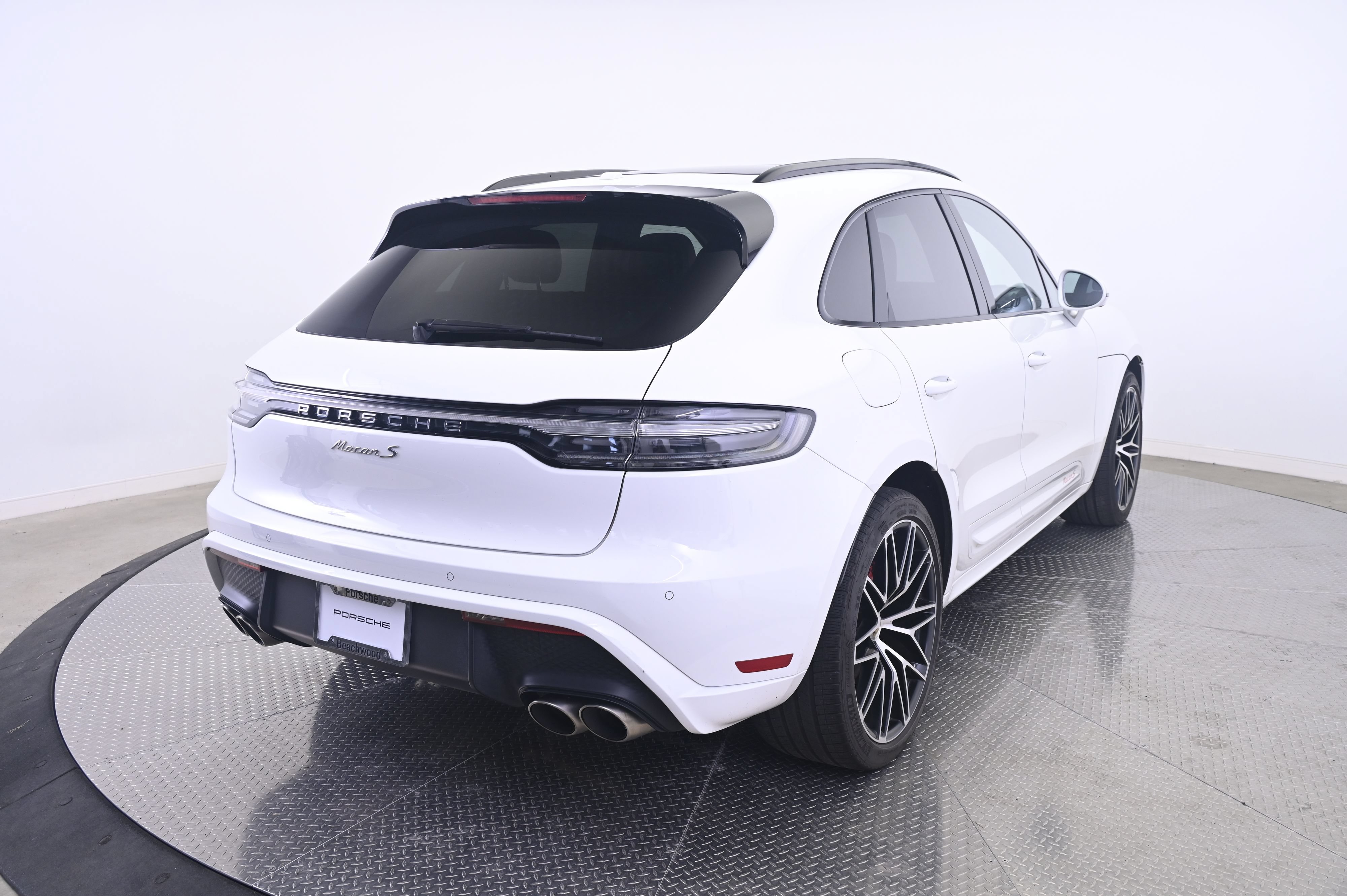 Certified 2024 Porsche Macan S AWD/4WD image 7