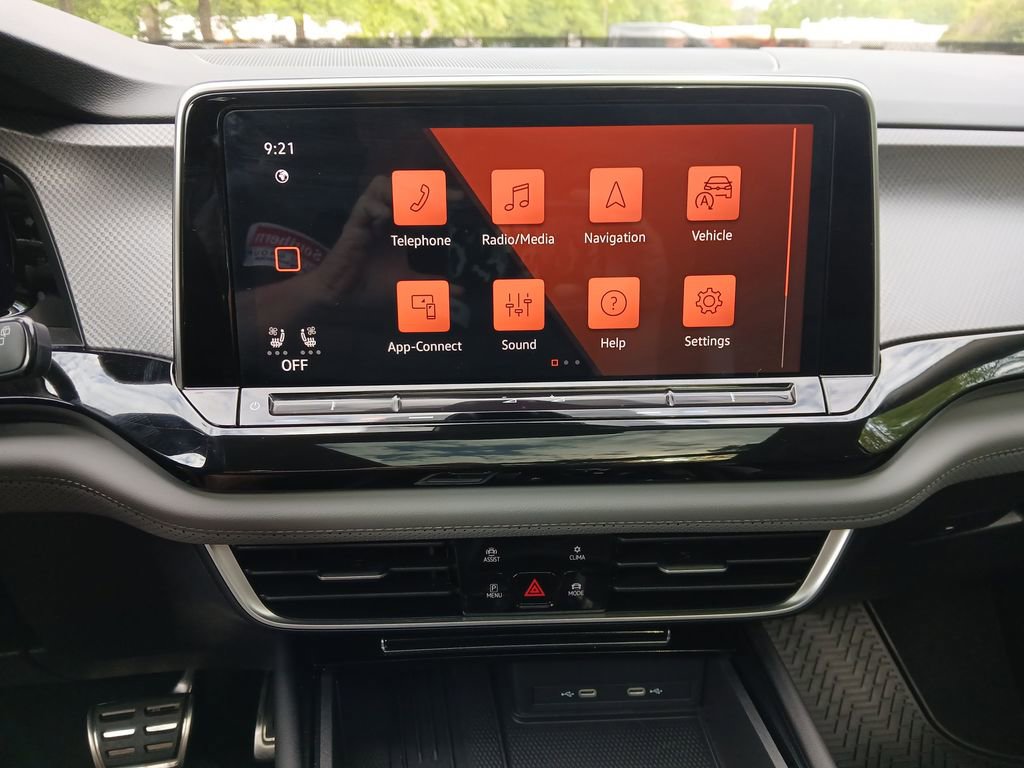 Used 2025 Volkswagen Atlas Peak Edition SE image 19