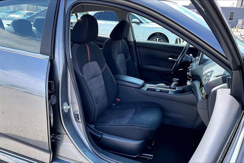 Used 2023 Nissan Sentra SR w/ Electronics Package FWD image 7