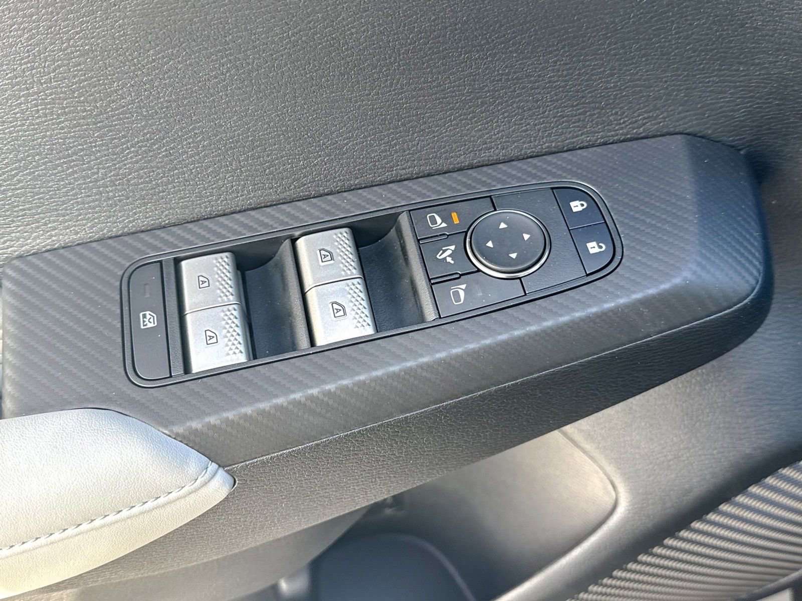 New 2025 Mitsubishi Outlander SEL image 18