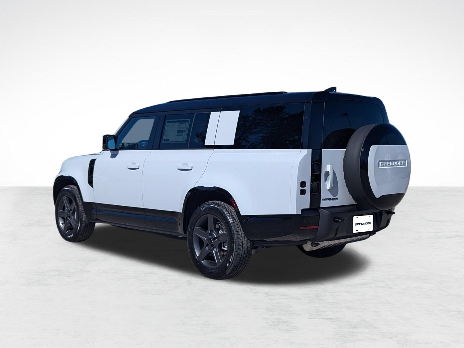 Used 2026 Land Rover Defender 130 X-Dynamic SE AWD/4WD image 3
