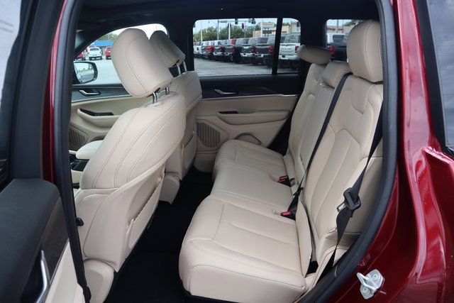 New 2025 Jeep Grand Cherokee Limited image 17