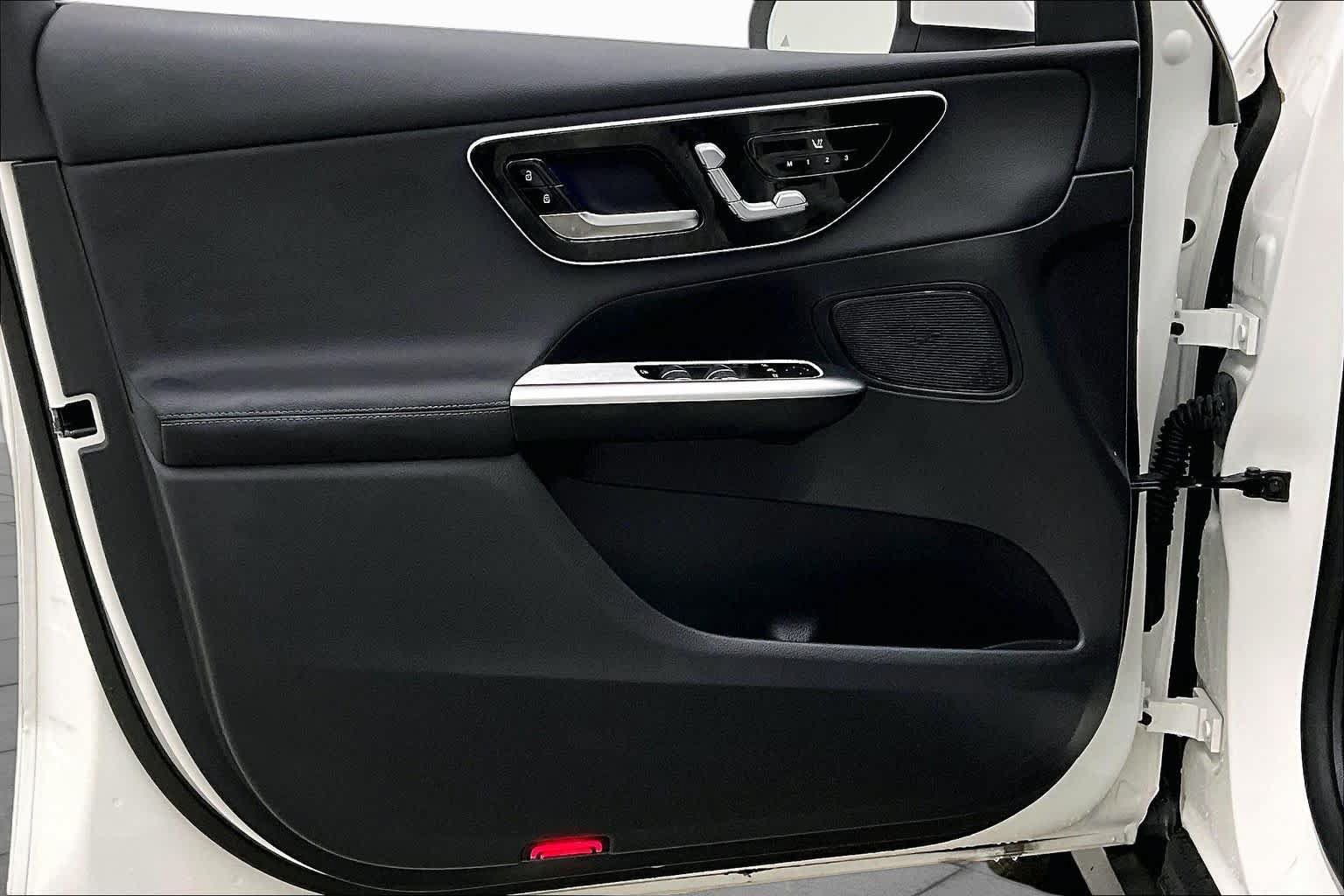 Used 2025 Mercedes-Benz GLC 300 4MATIC image 25