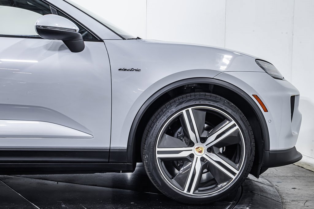 Certified 2025 Porsche Macan Electric image 11