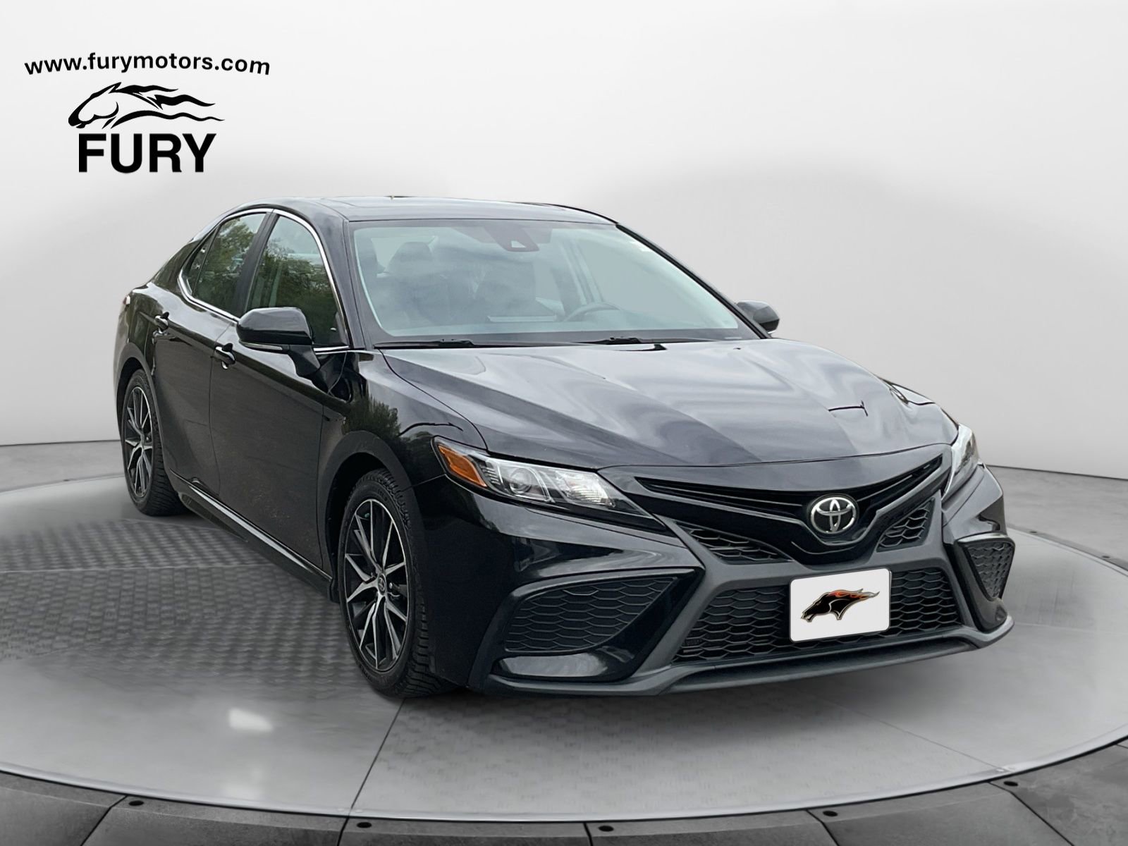 Used 2021 Toyota Camry SE w/ Cold Weather Package AWD/4WD image 1
