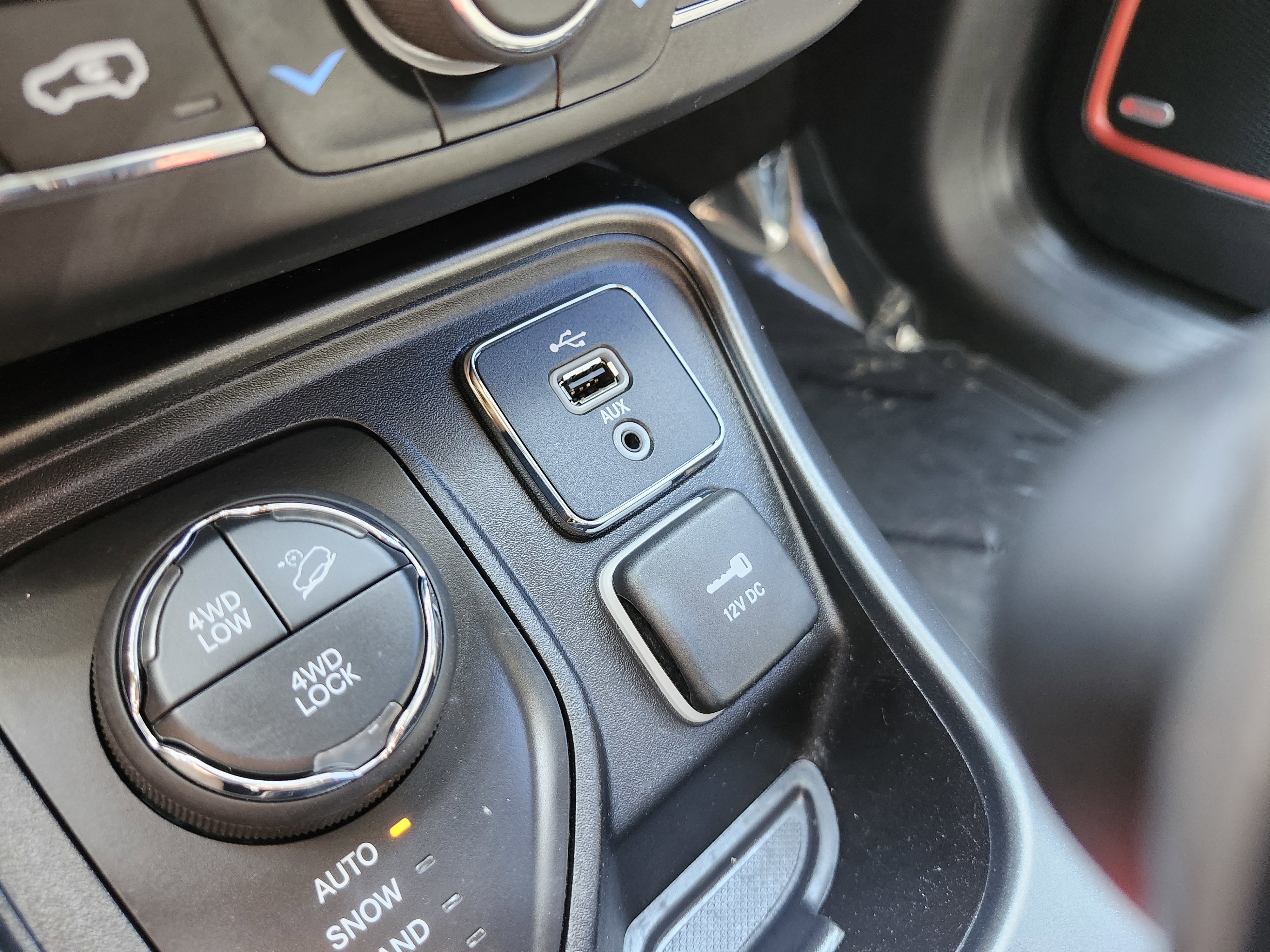Used 2017 Jeep Compass Trailhawk w/ Leather Interior Group AWD/4WD image 9