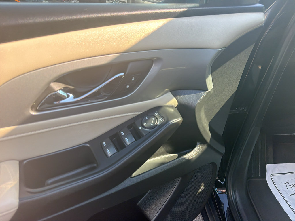 Used 2022 Chevrolet Traverse LS FWD image 15