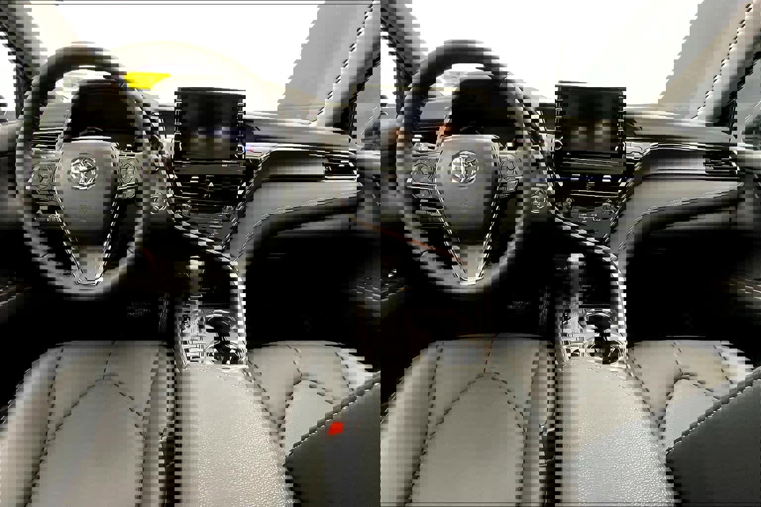 Used 2023 Toyota Camry XSE w/ Cold Weather Package image 16