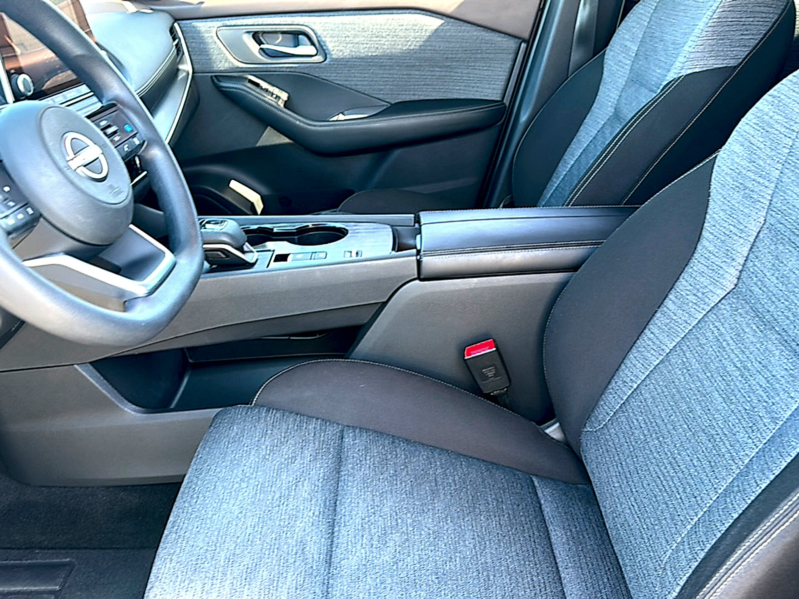 Used 2023 Nissan Rogue SV FWD image 13