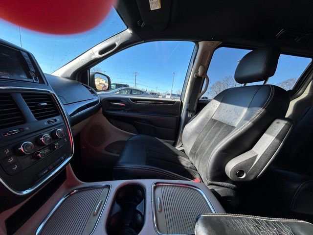 Used 2017 Dodge Grand Caravan SXT image 45