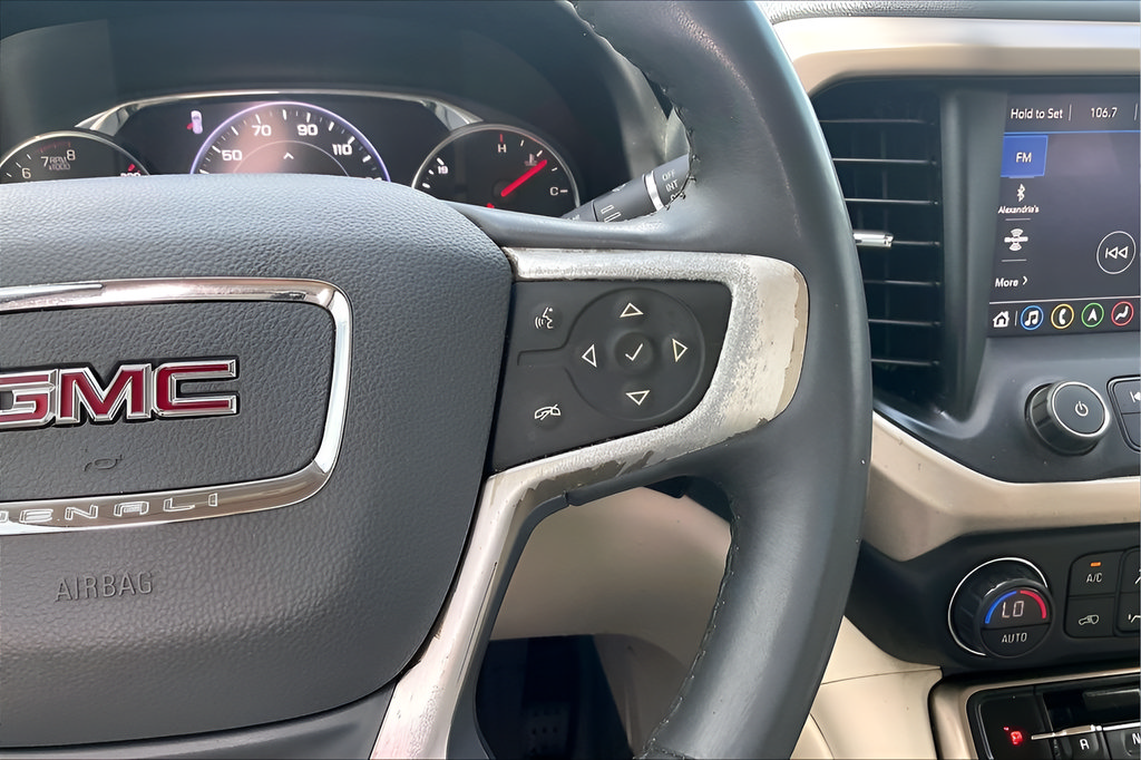 Used 2020 GMC Acadia Denali w/ Technology Package FWD image 11