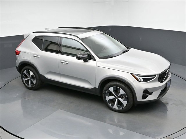 Used 2024 Volvo XC40 B5 Plus w/ Protection Package Premier image 43