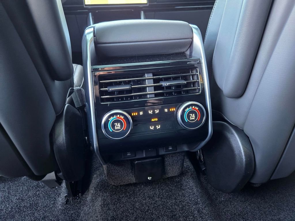 New 2026 Land Rover Range Rover SE image 8