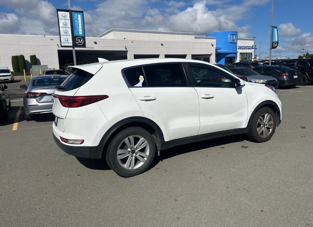 Used 2019 Kia Sportage LX image 3