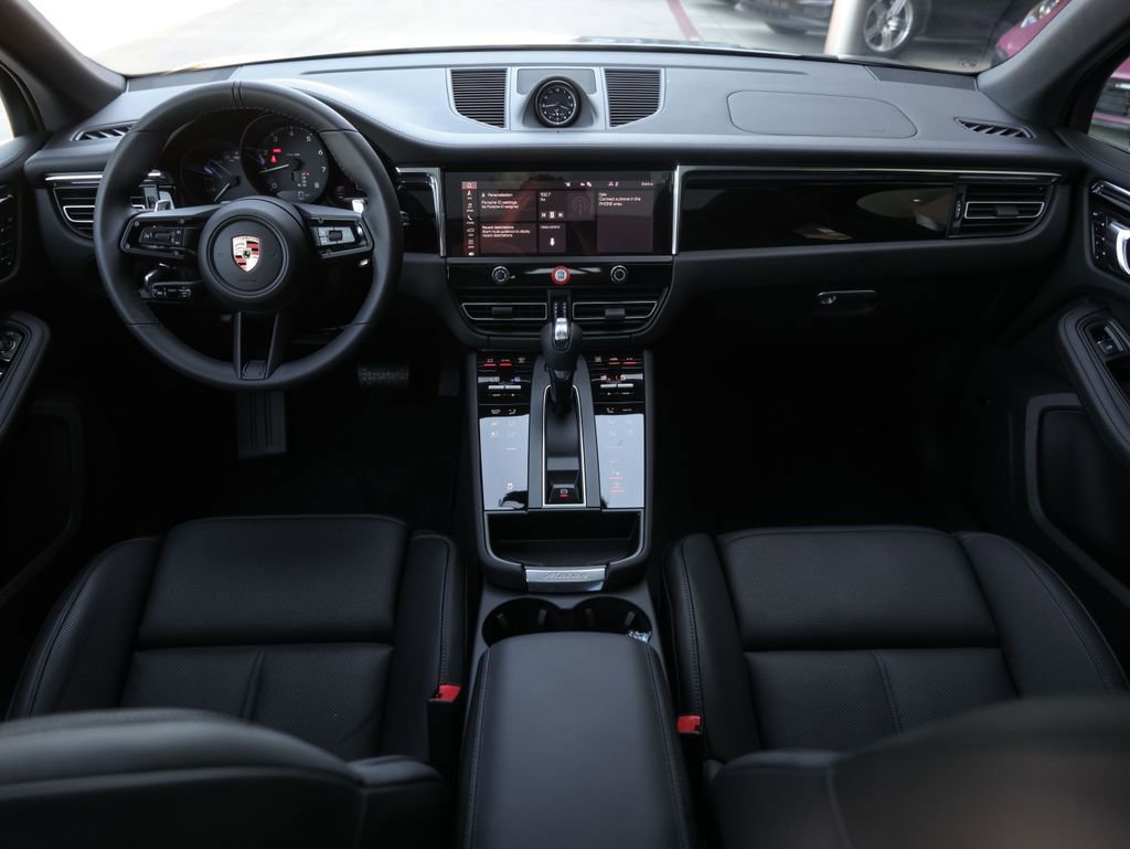 Certified 2025 Porsche Macan image 34