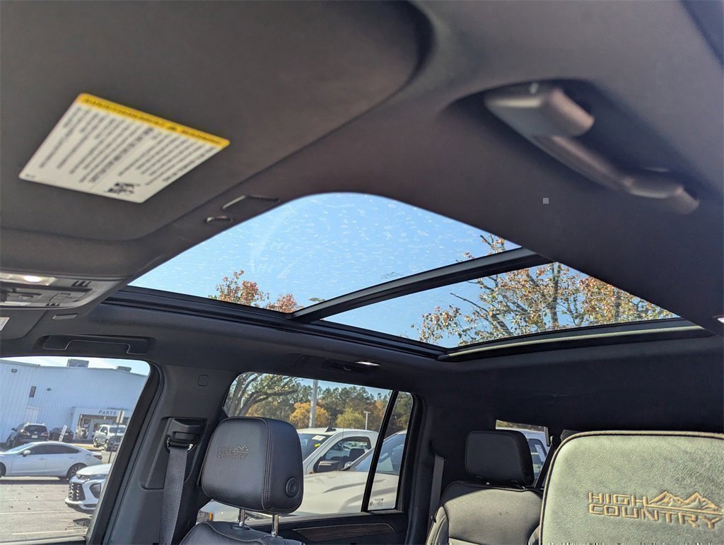 Used 2023 Chevrolet Suburban High Country image 26