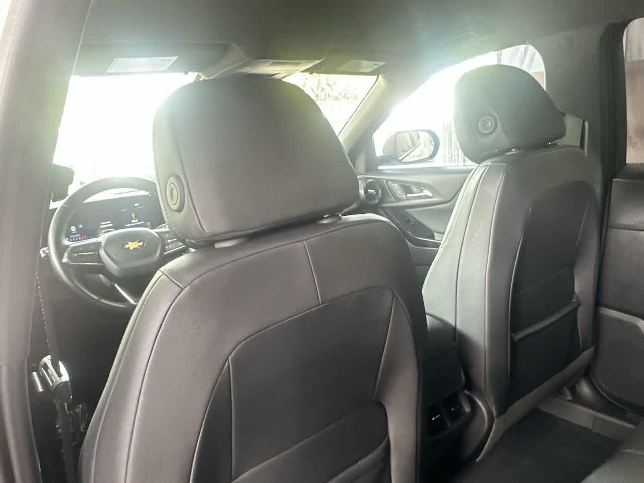 Used 2025 Chevrolet Equinox LT w/ Convenience Package II FWD image 23