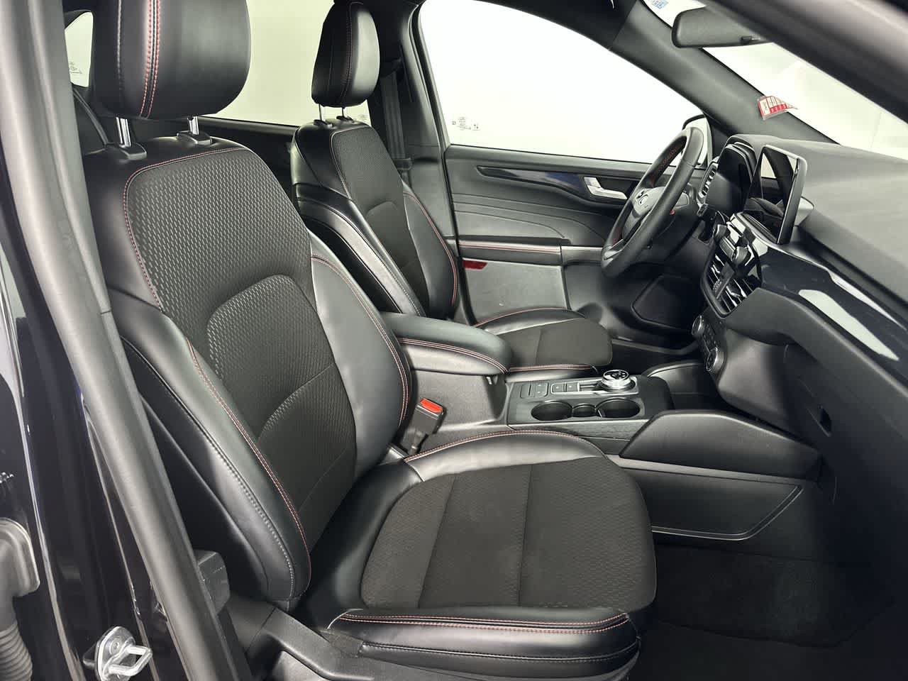 Used 2025 Ford Escape ST-Line FWD image 4