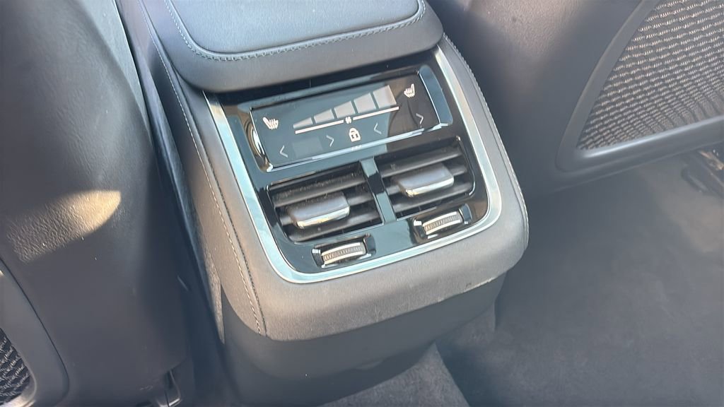 Certified 2025 Volvo XC90 B6 Plus AWD/4WD image 9