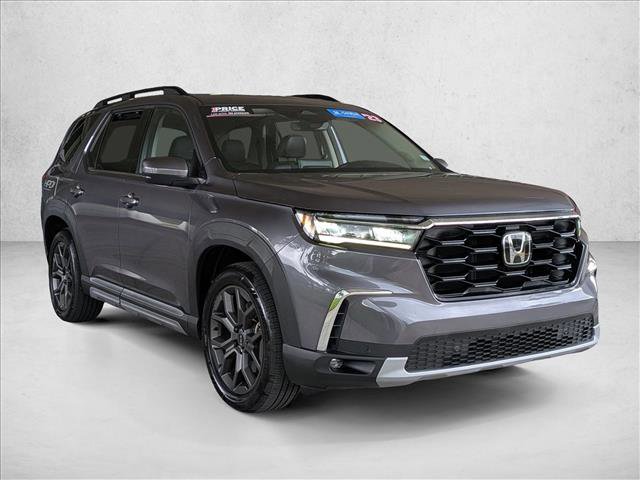 Used 2023 Honda Pilot Touring image 3