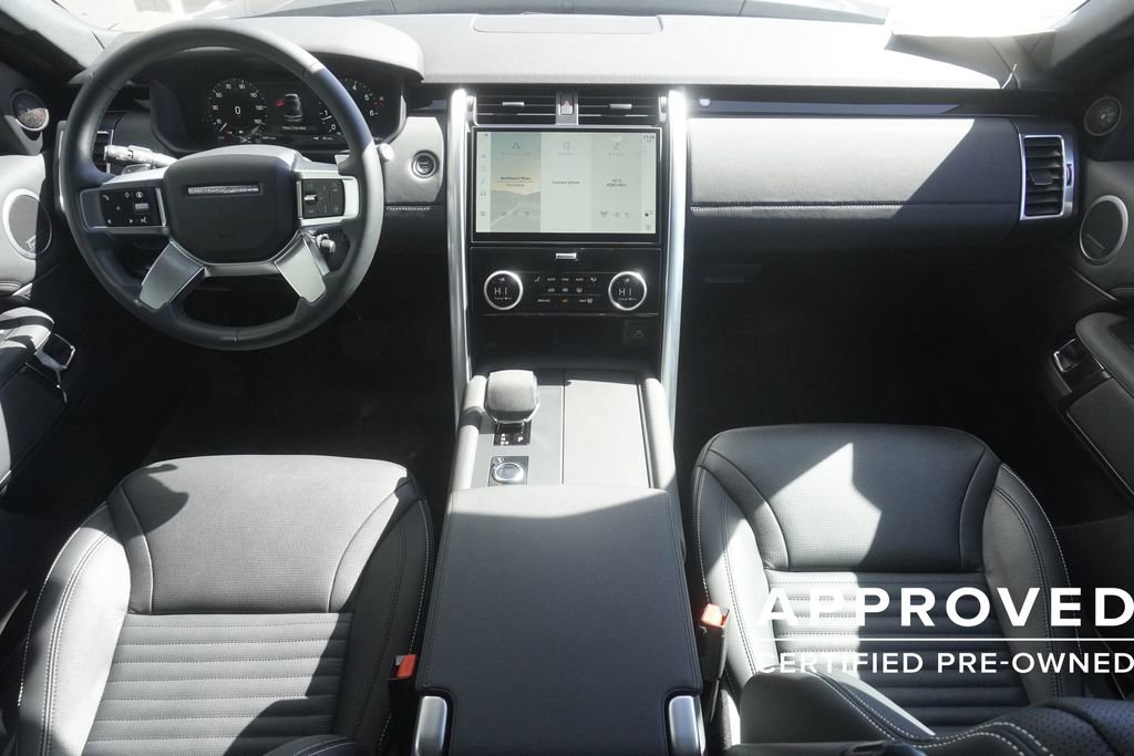Used 2025 Land Rover Discovery S image 9