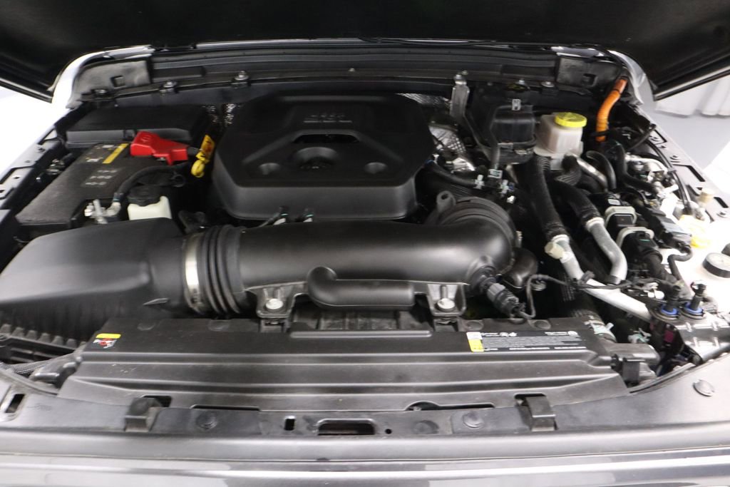 Used 2025 Jeep Wrangler Unlimited Sahara image 13