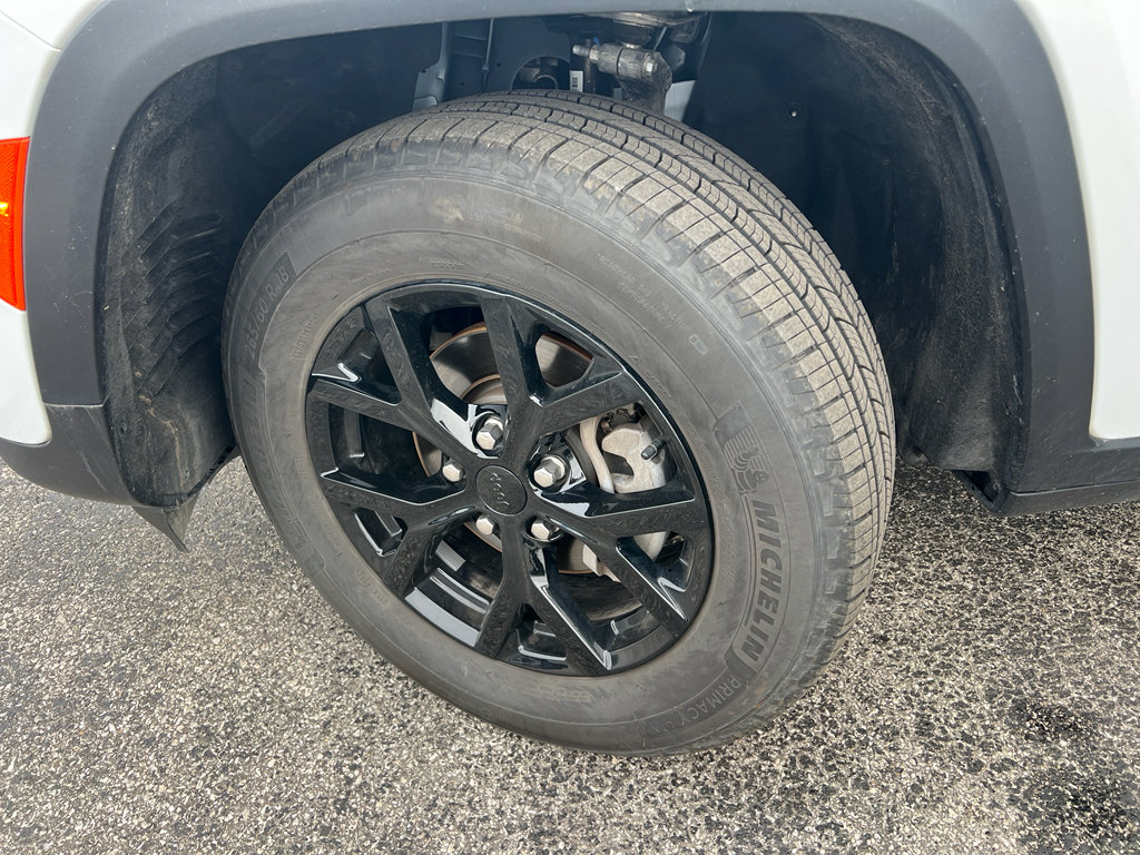 Used 2024 Jeep Grand Cherokee Altitude image 9