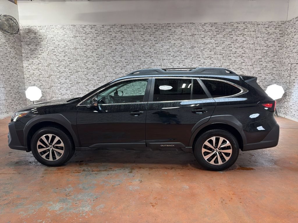 Used 2023 Subaru Outback Premium AWD/4WD image 4