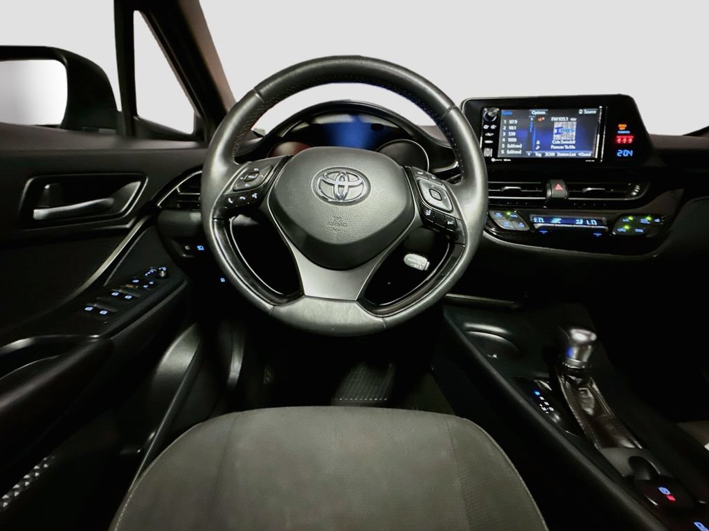 Used 2018 Toyota C-HR XLE FWD image 30