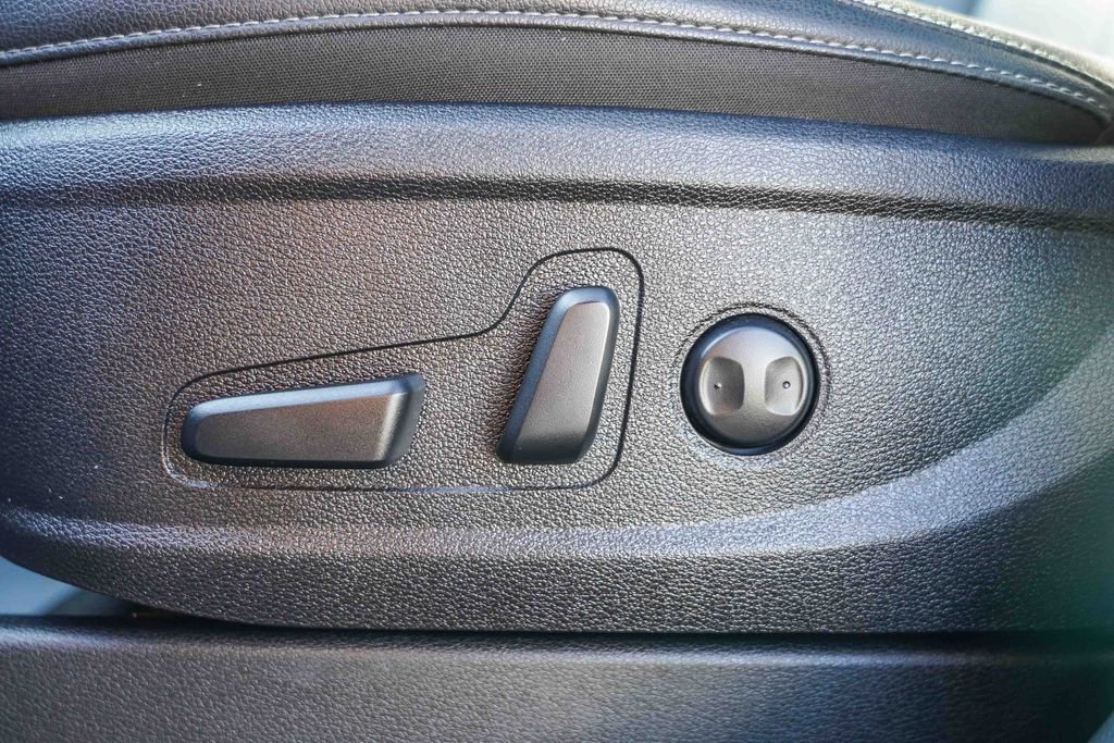 Used 2024 Kia Telluride EX w/ EX Captain's Chair Package image 26