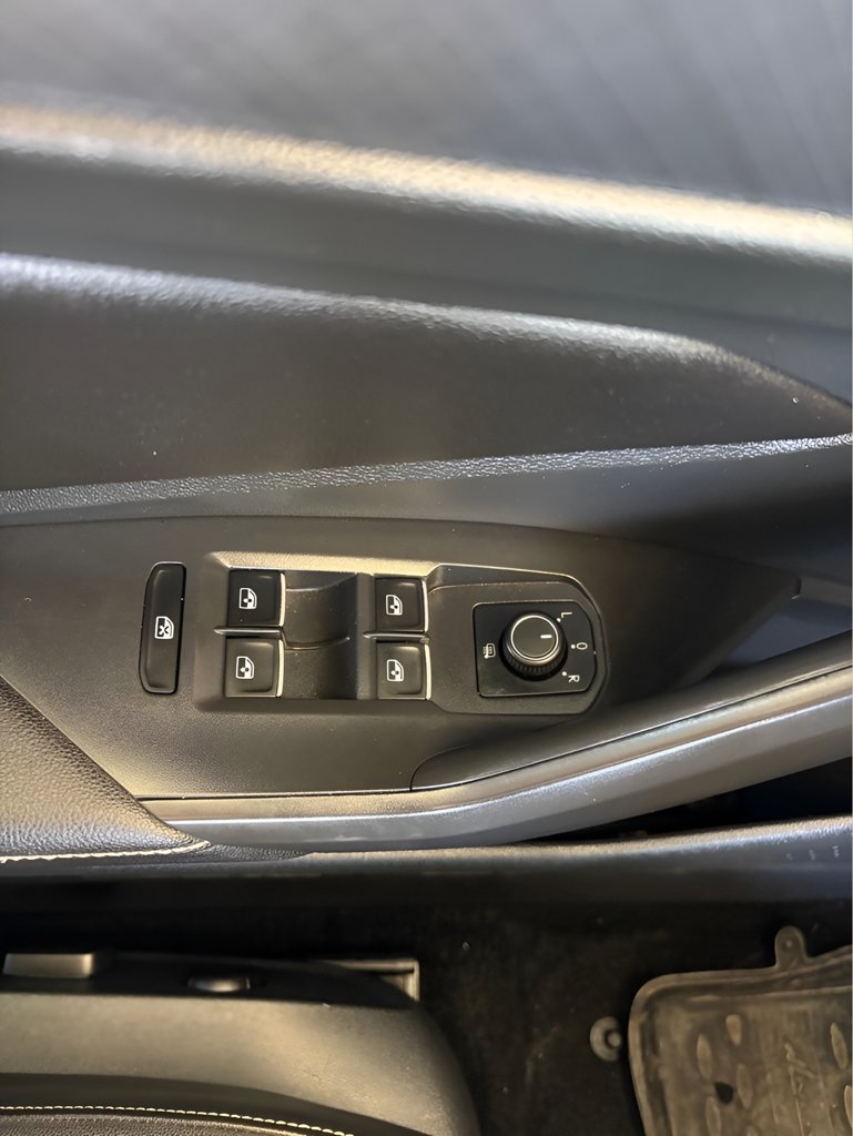 Used 2024 Volkswagen Jetta SE FWD image 37