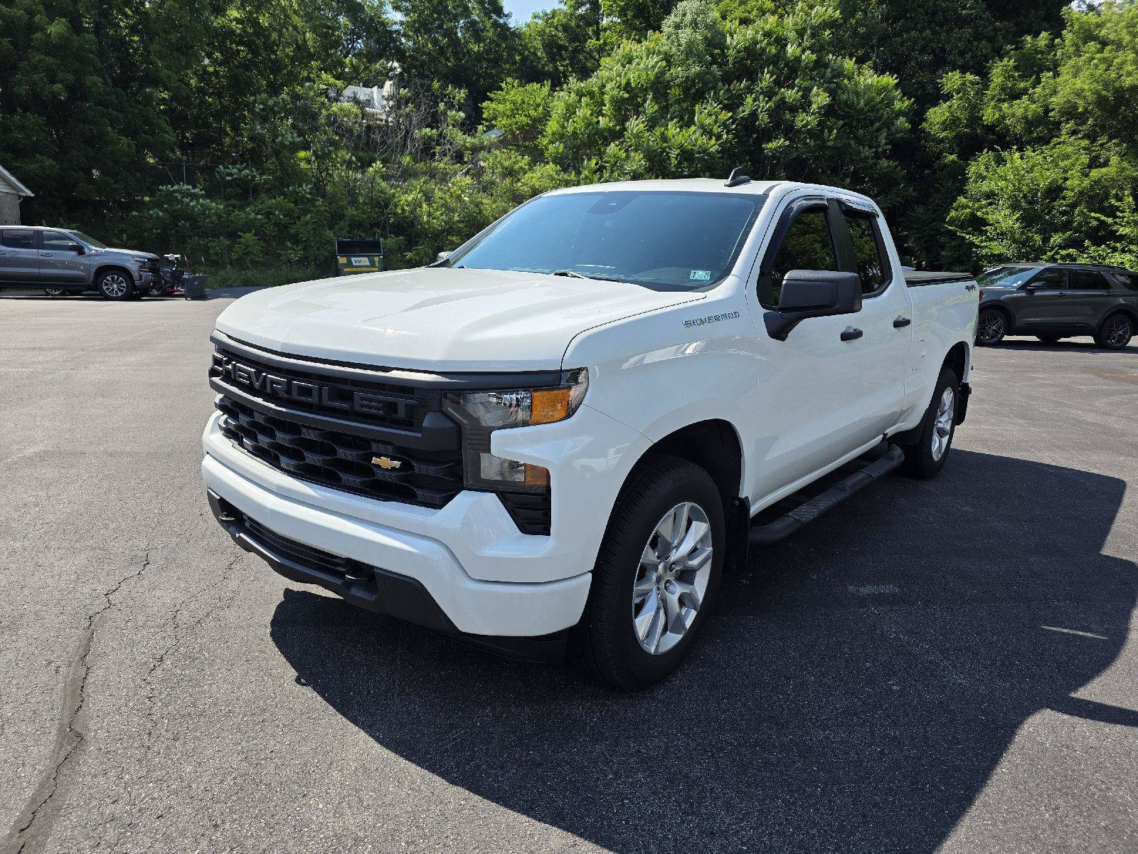 Used 2022 Chevrolet Silverado 1500 Custom AWD/4WD image 3
