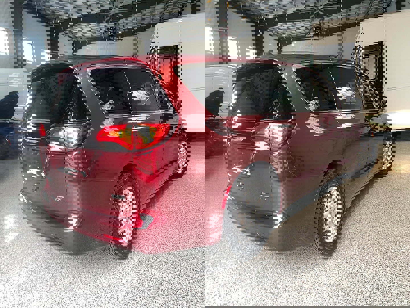 Used 2022 Chrysler Voyager LX image 18