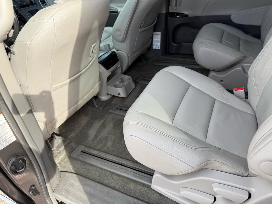 Used 2017 Toyota Sienna XLE w/ XLE Navigation Package AWD/4WD image 27