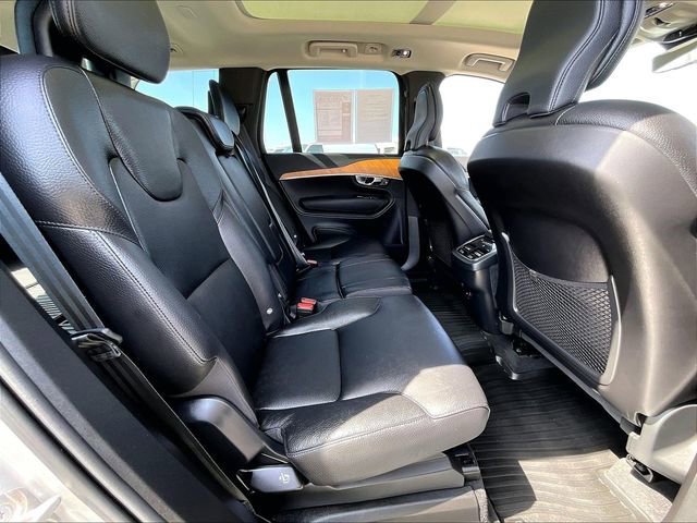 Used 2022 Volvo XC90 T6 Momentum w/ Climate Package AWD/4WD image 16